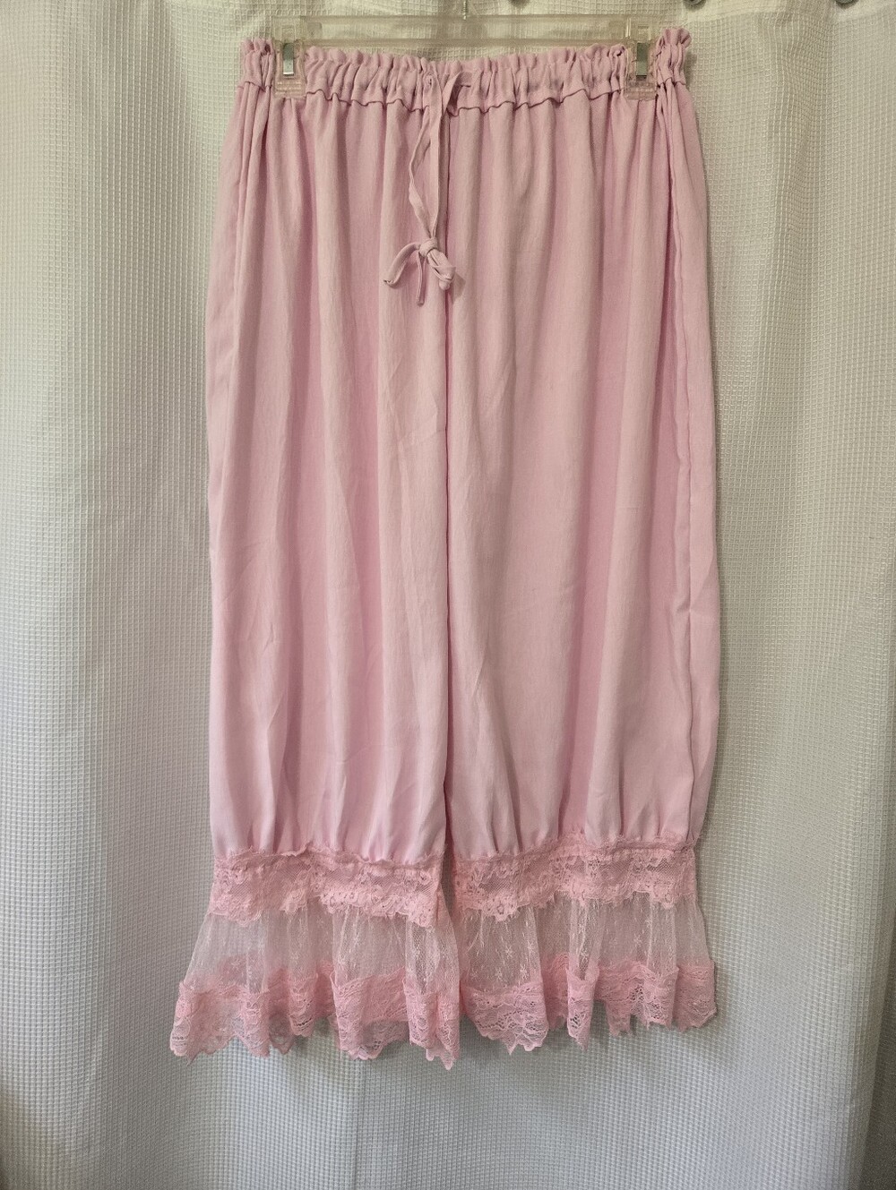 Women's Pink Lace-Trim Capri Pants